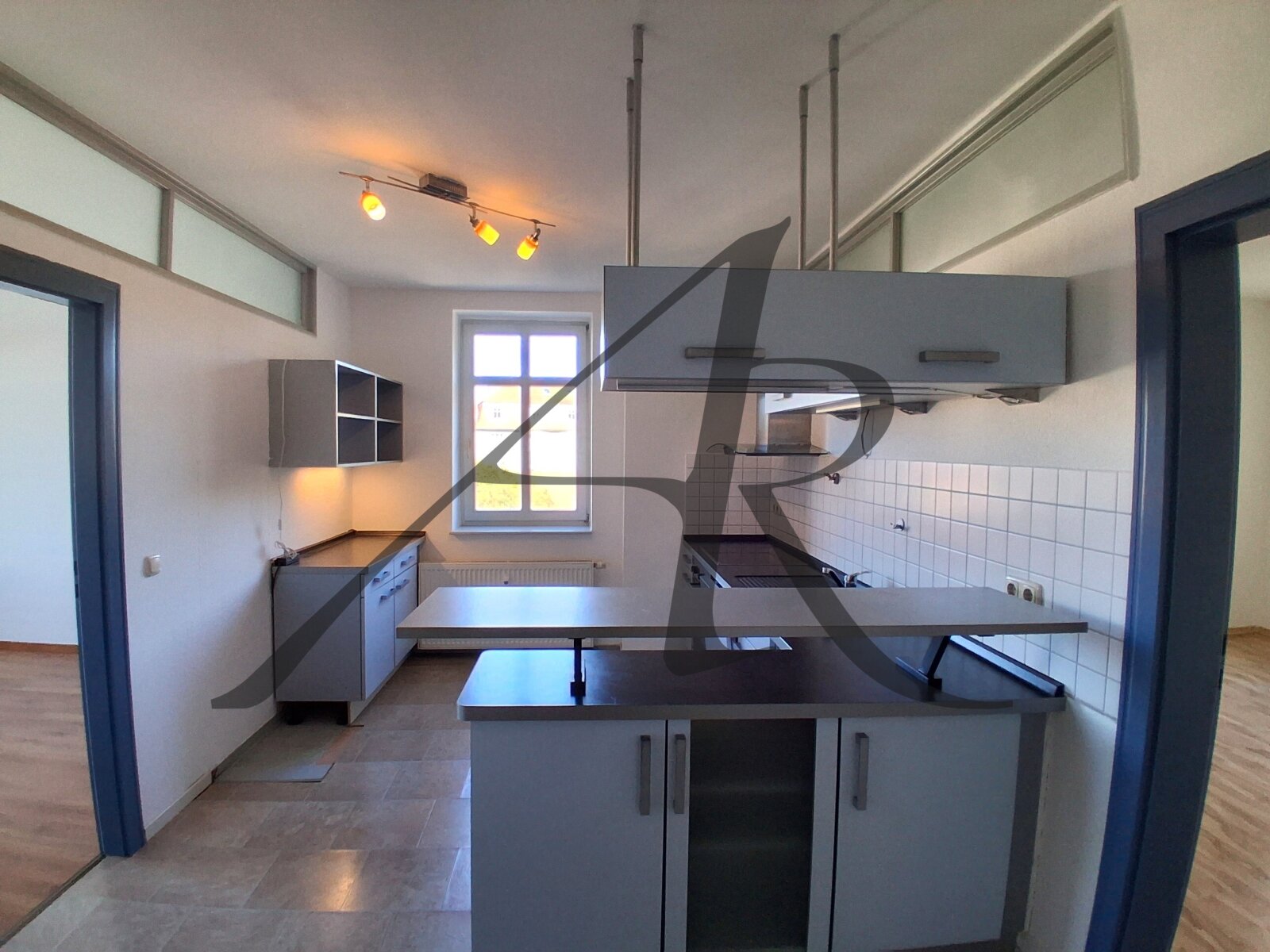 schicke helle 3-Zimmer-Wohnung mit Balkon und Einbauküche