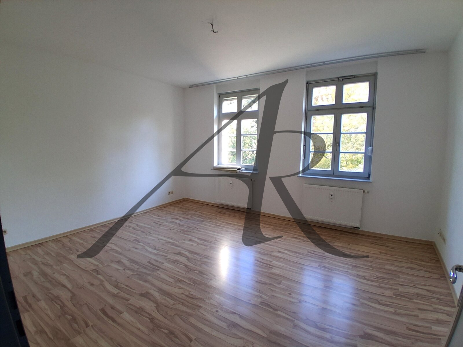 schicke helle 3-Zimmer-Wohnung mit Balkon und Einbauküche