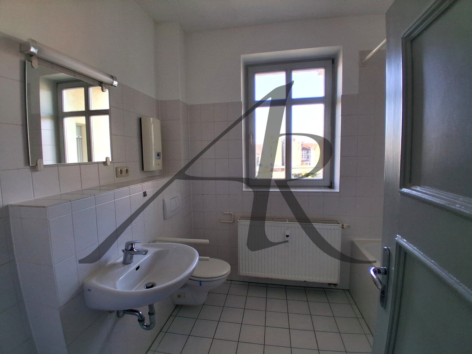 schicke helle 3-Zimmer-Wohnung mit Balkon und Einbauküche