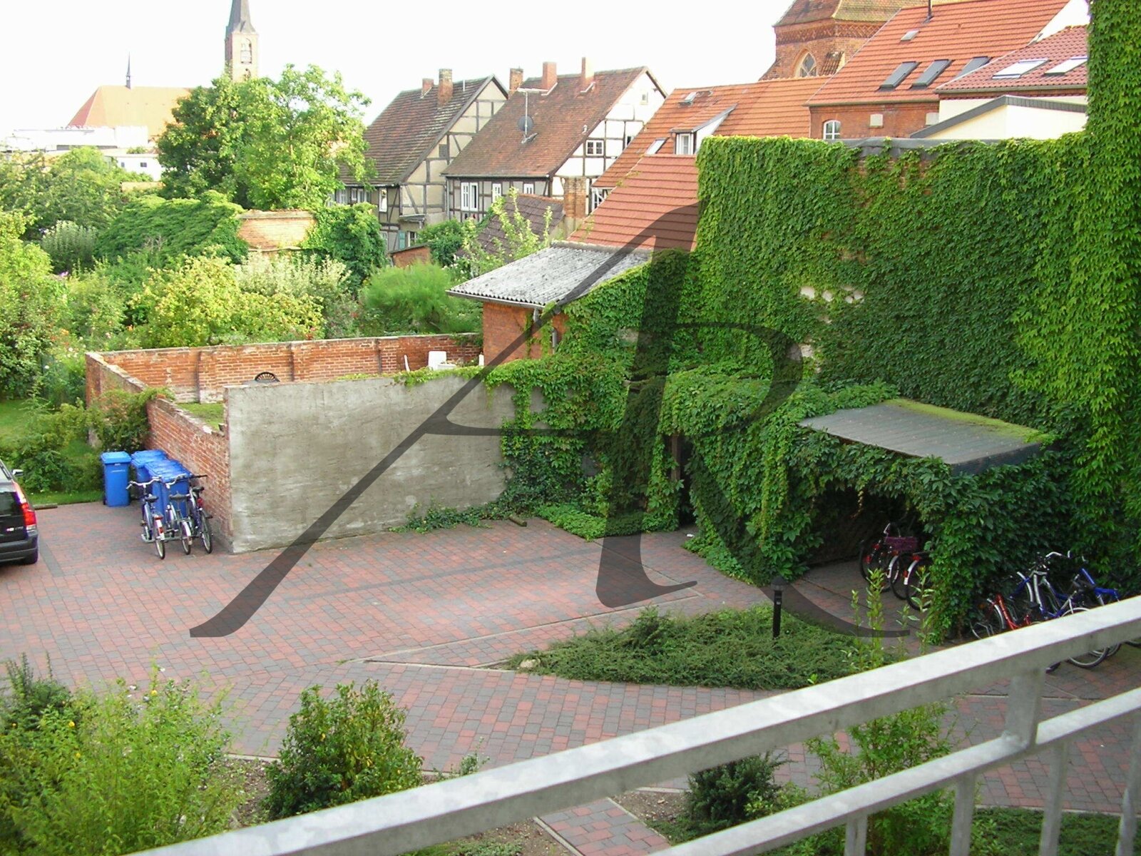 Erdgeschoss/Hochparterre mit Balkon und Garten - tolle Innenstadtlage