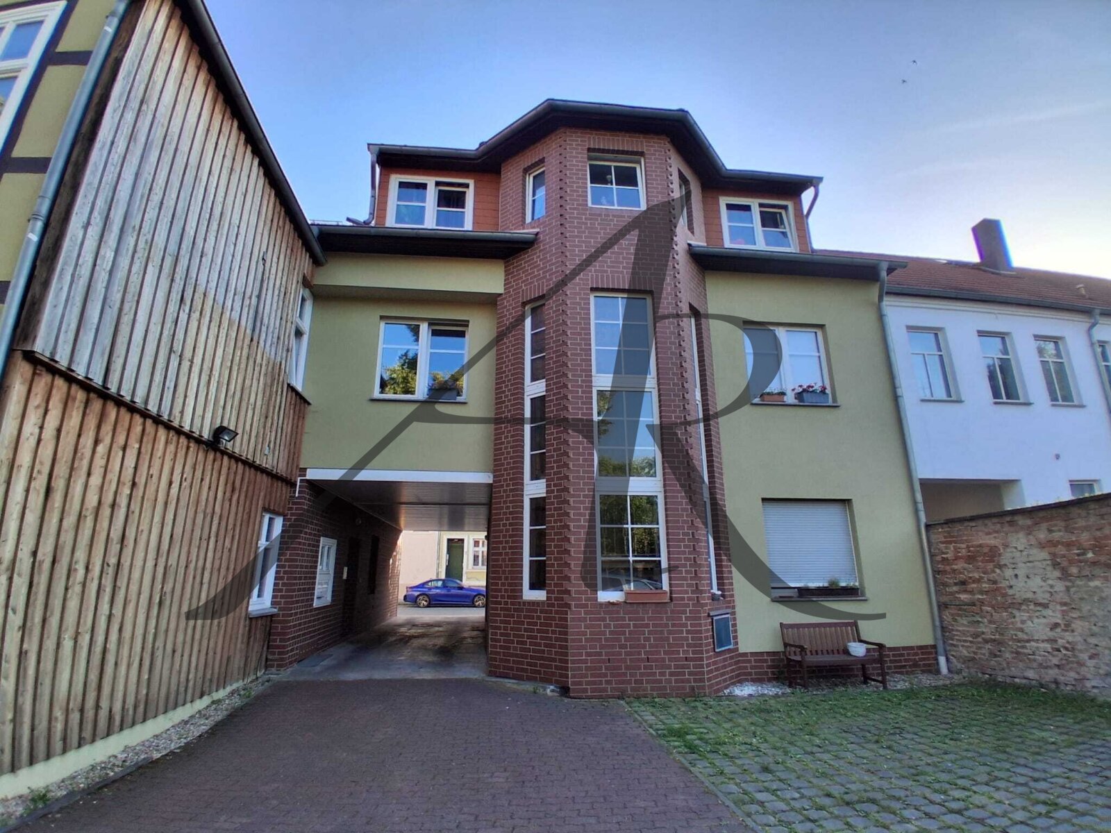 4-Zimmer-Wohnung mit Balkon in Bahnhofsnähe, Glasfaseranschluss vorhanden 