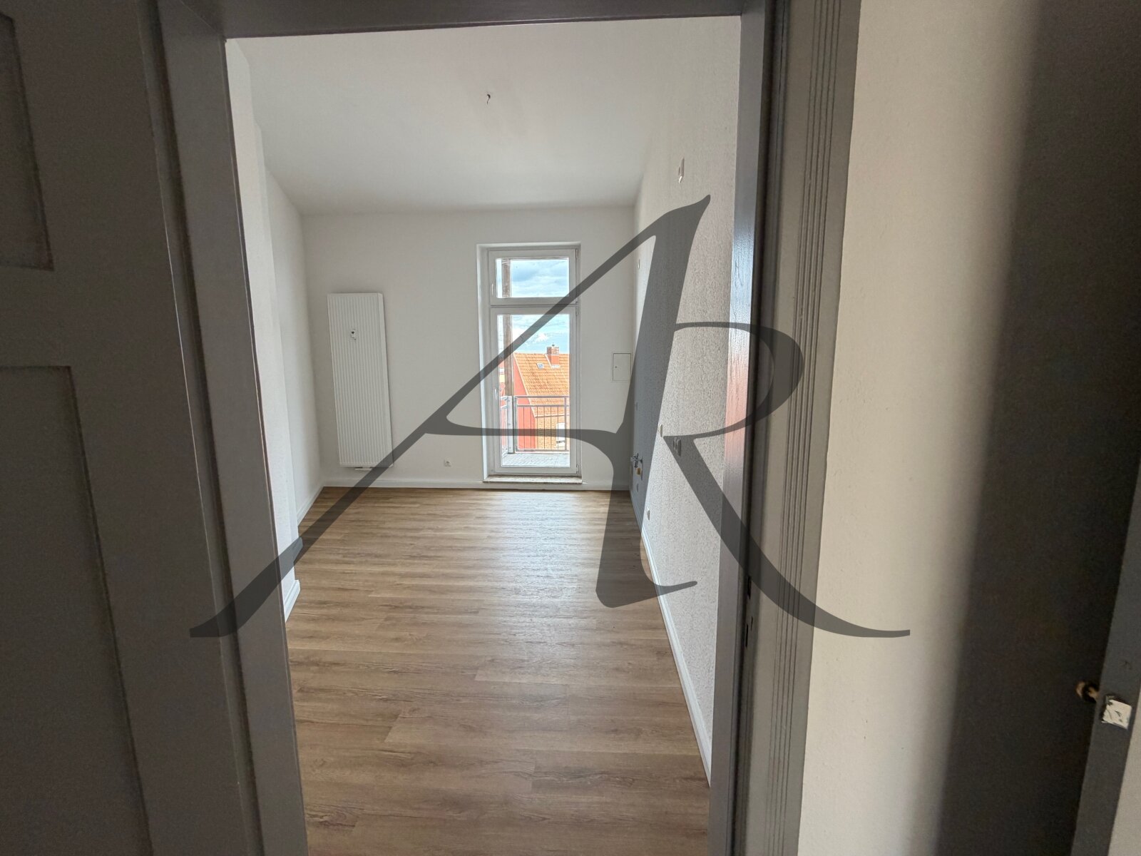 tolle Altbau-Wohnung mit Option Einbauküche