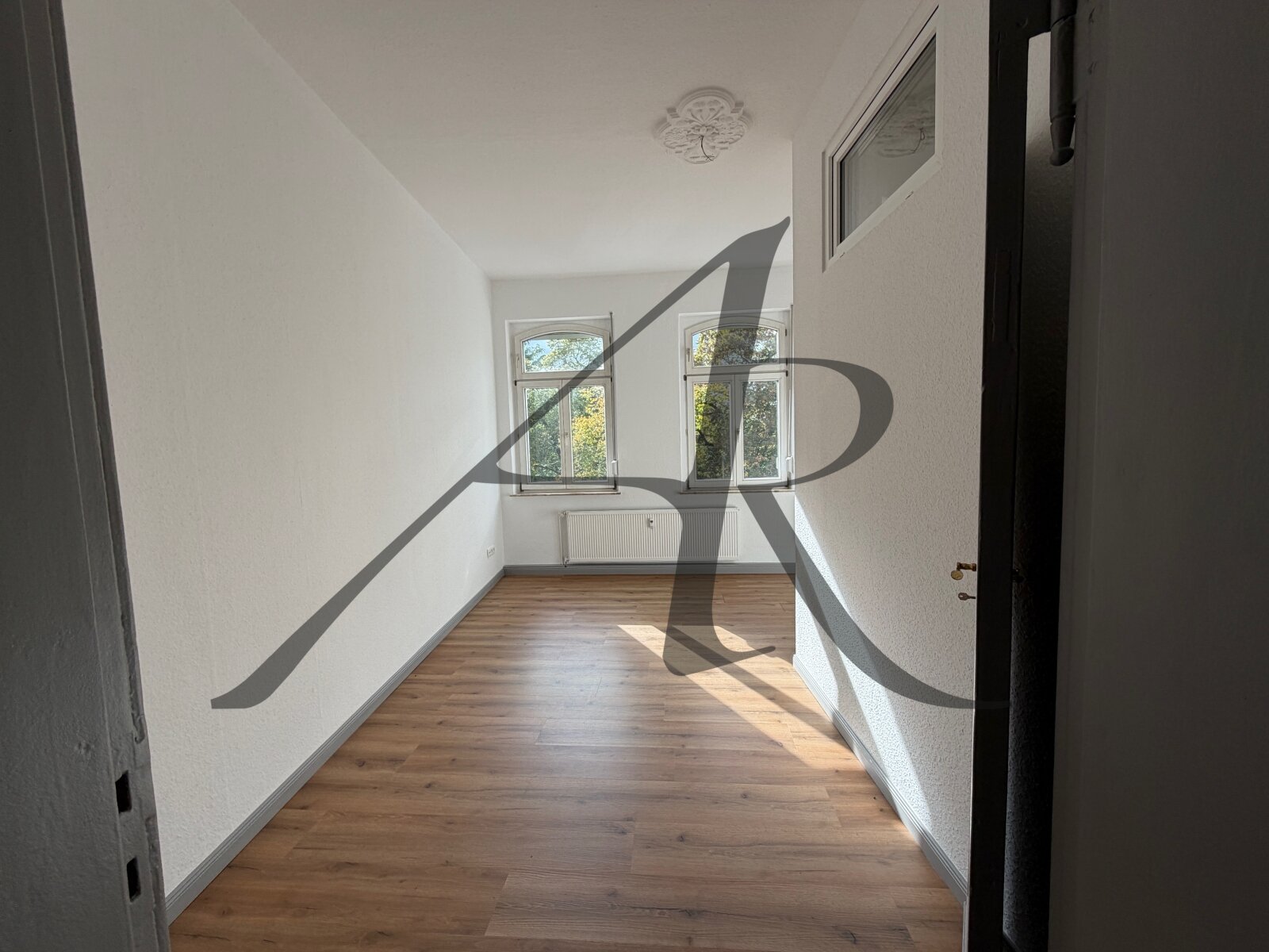 tolle Altbau-Wohnung mit Option Einbauküche
