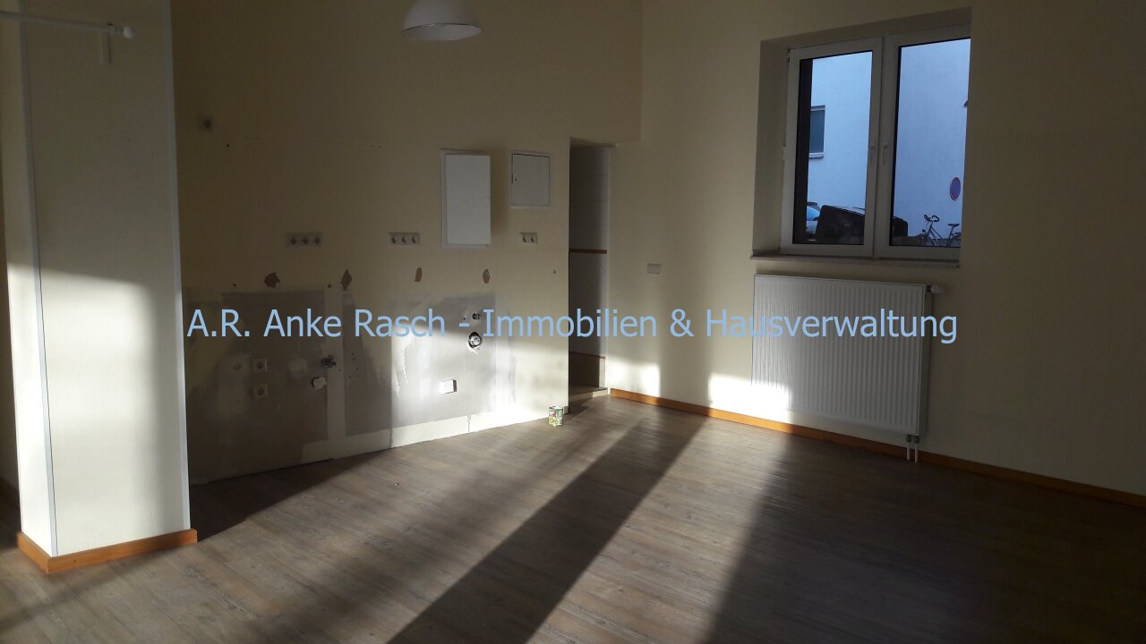 Schicke Gewerbeeinheit im Erdgeschoss mit großer Schaufensterfläche - sehen und gesehen werden