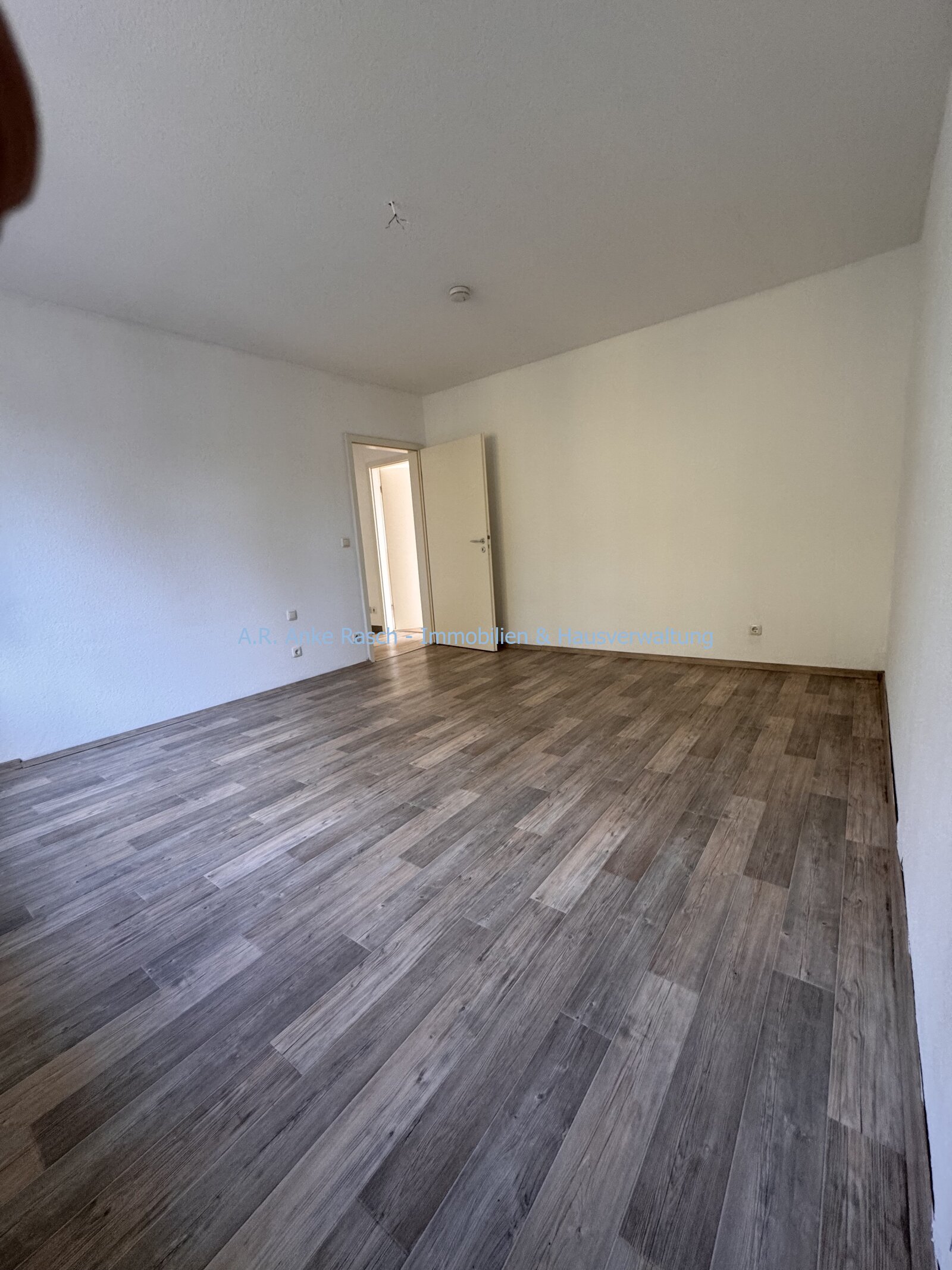 schicke 3-Zimmer-Wohnung im Villenviertel mit Balkon