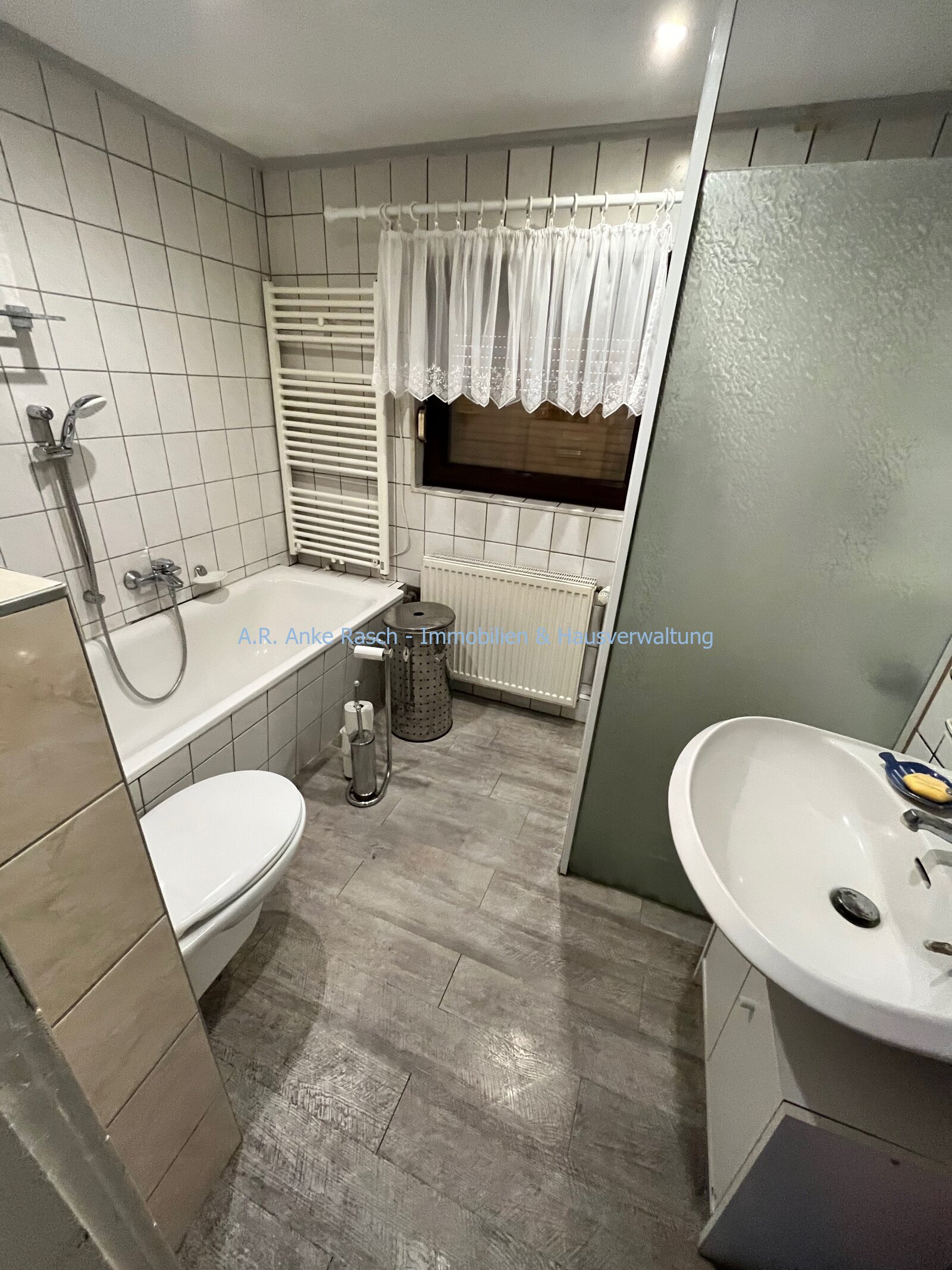 Monteurwohnung oder Ferienwohnung in der idyllischen Hafenstadt Tangermünde, Auffahrt vorhanden