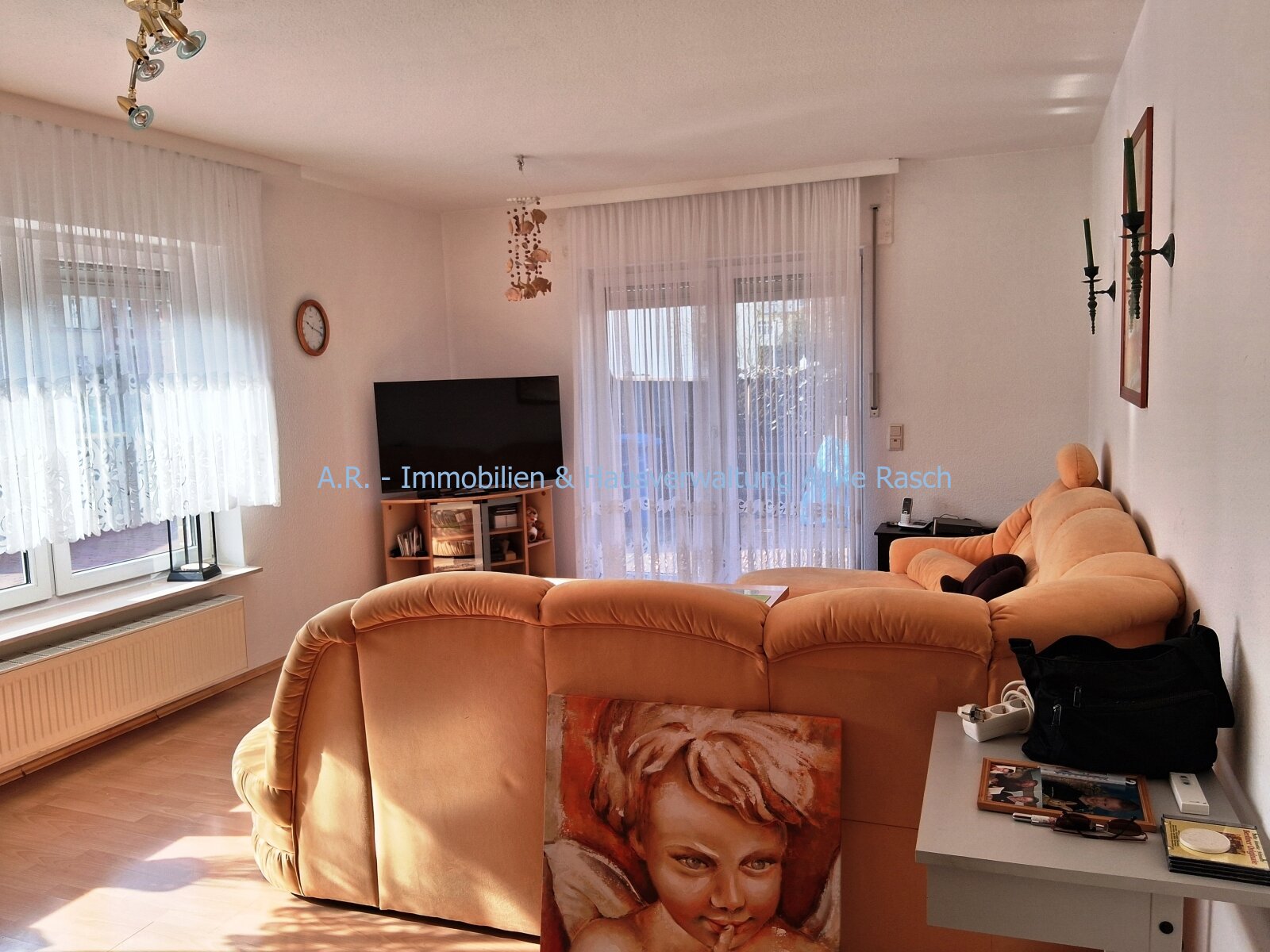 Wohnzimmer mit Zugang auf die Terrasse
