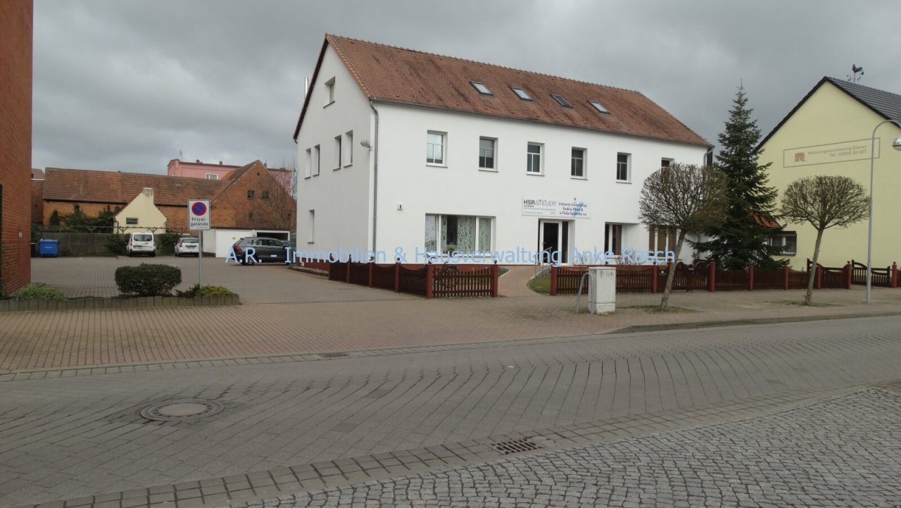 Außenansicht, eigene Parkplätze vorhanden Außenansicht, eigene Parkplätze vorhanden