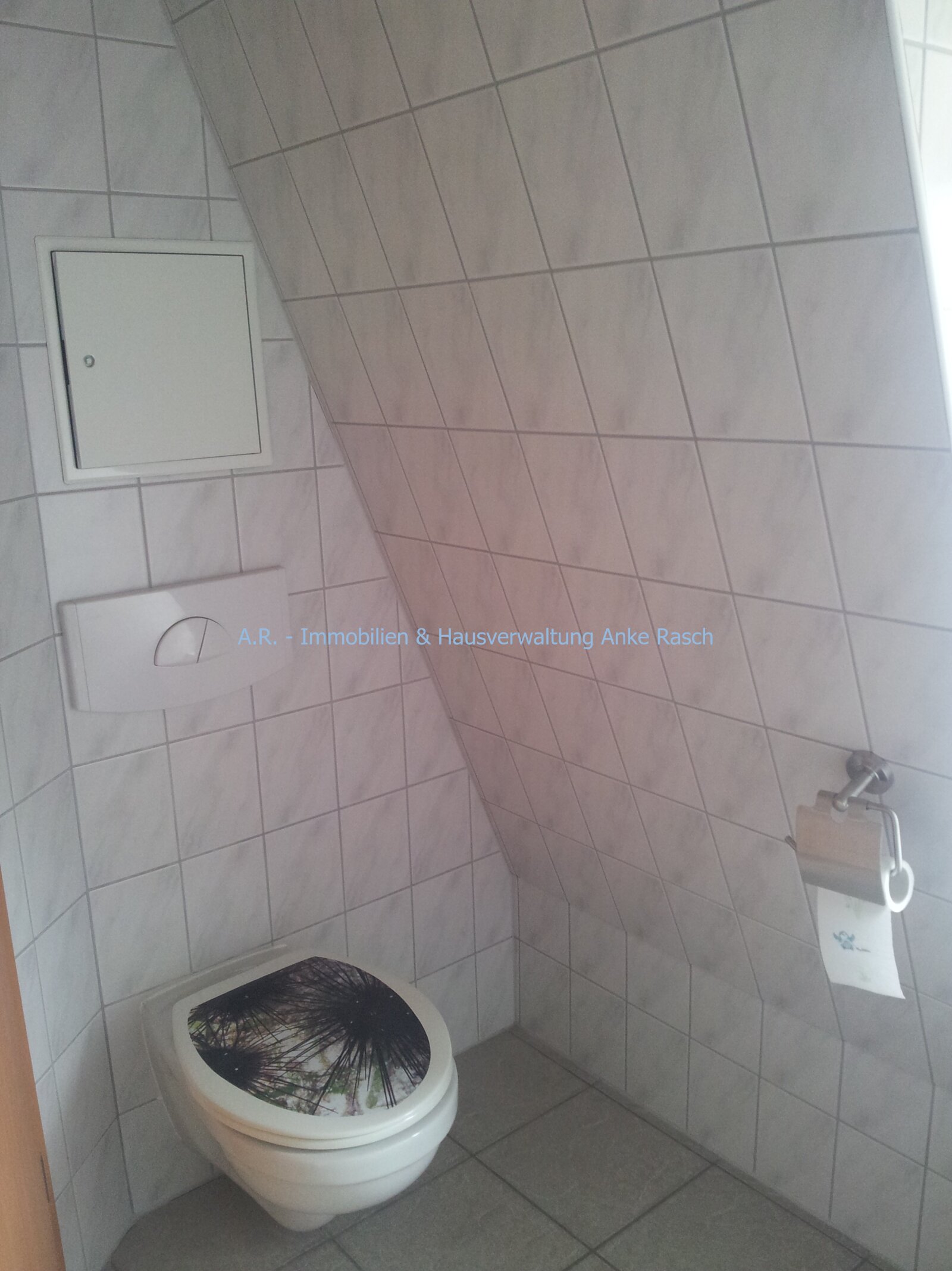 Bad mit Fenster und Dusche