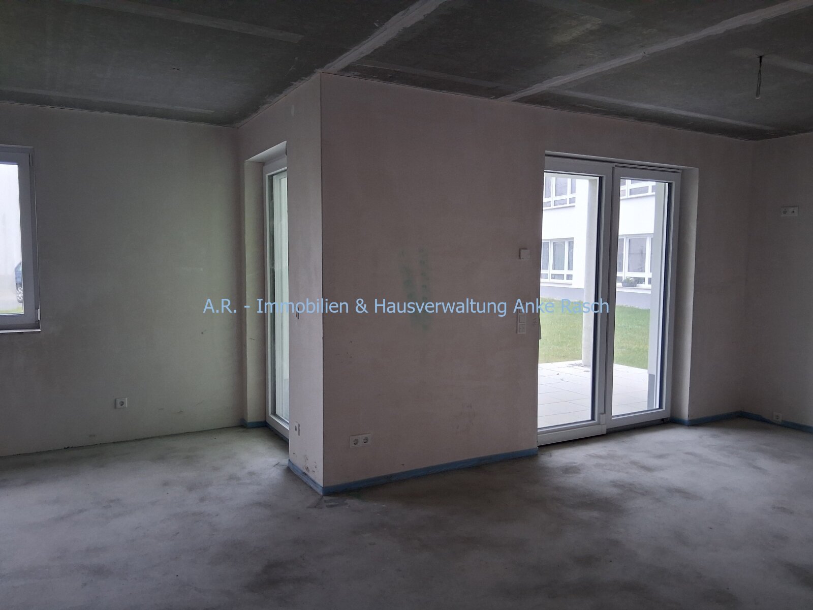 Wohnzimmer/Küche mit Zugang zur Terrasse