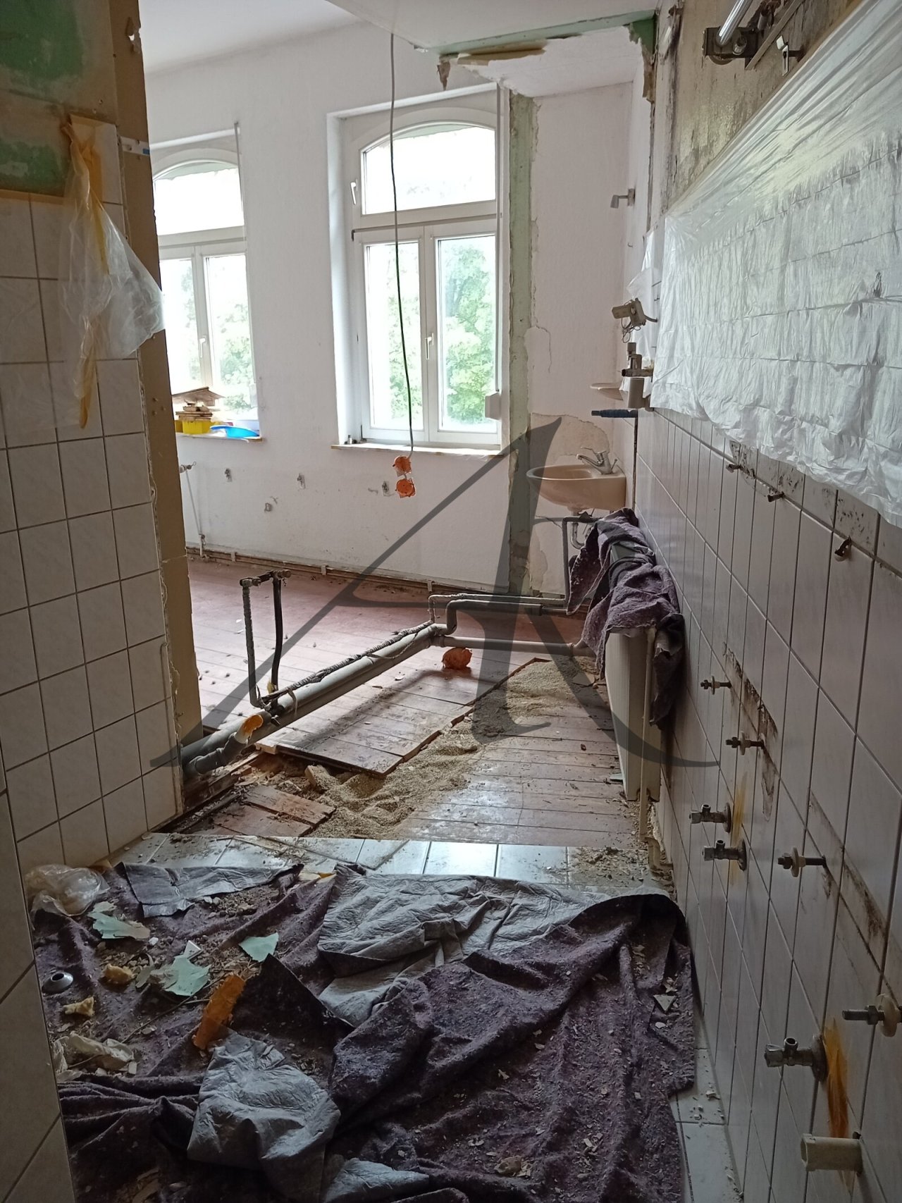 Bad in altem Zustand Bad in altem Zustand