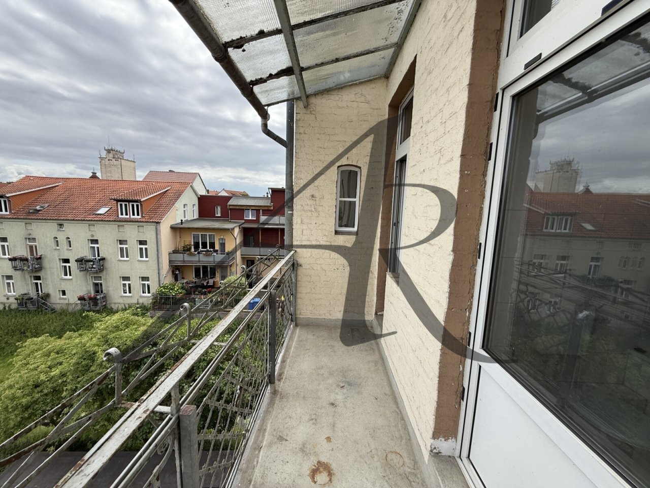 Balkon mit Ausblick ins Grüne