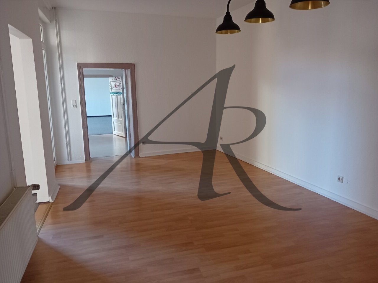 Wohnzimmer mit Zugang zum Balkon Wohnzimmer mit Zugang zum Balkon