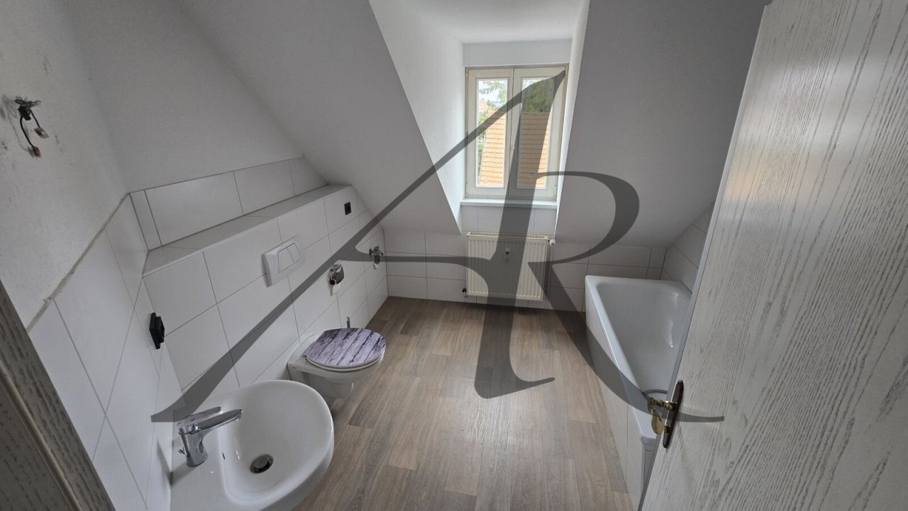 Tageslichtbad mit Dusche und Badewanne Tageslichtbad mit Dusche und Badewanne