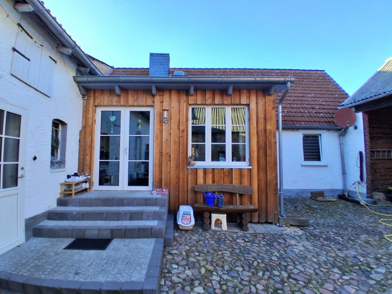 Eingang Hofbereich mit Wintergarten