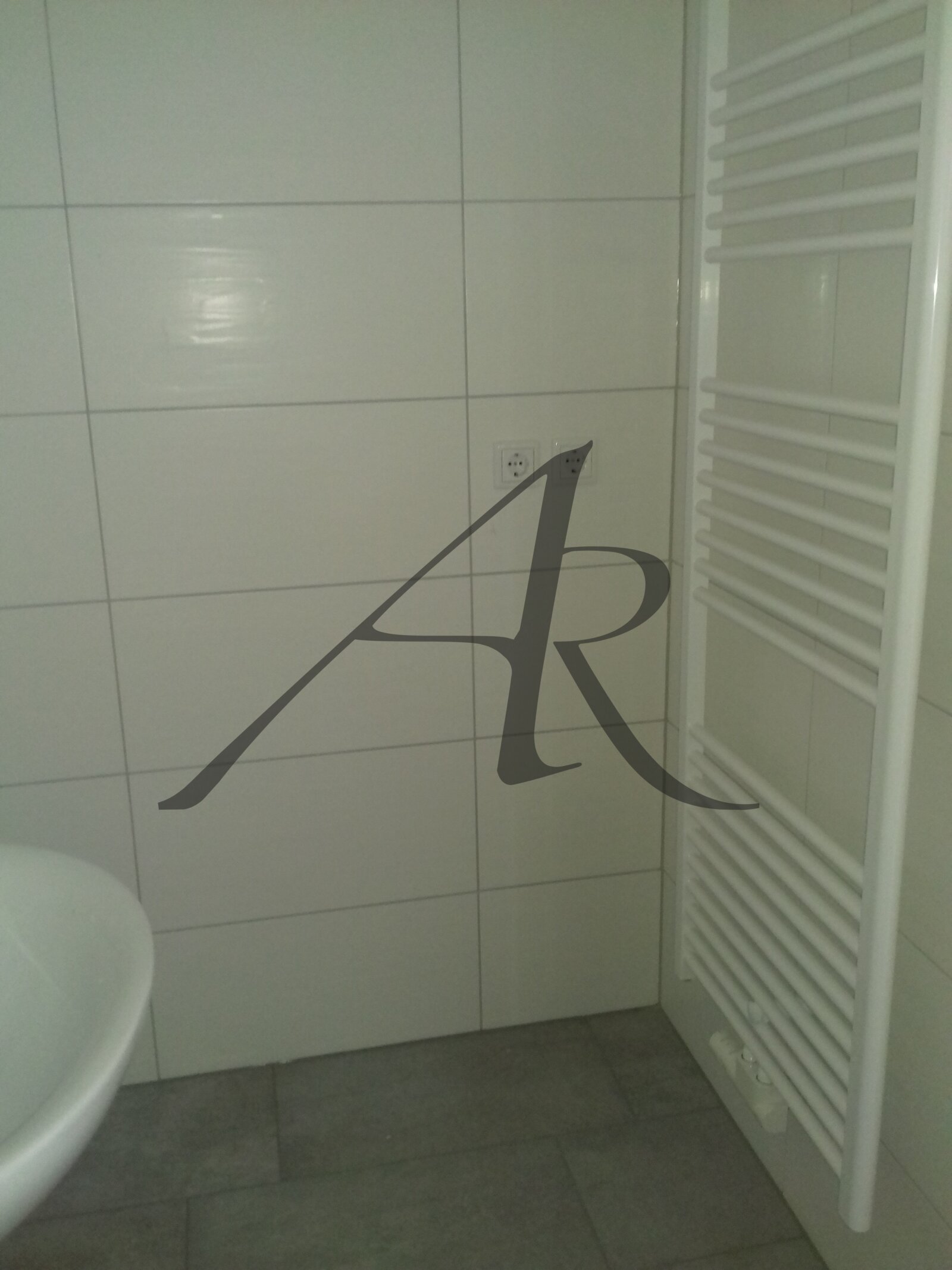 Bad mit Dusche, untere Ebene