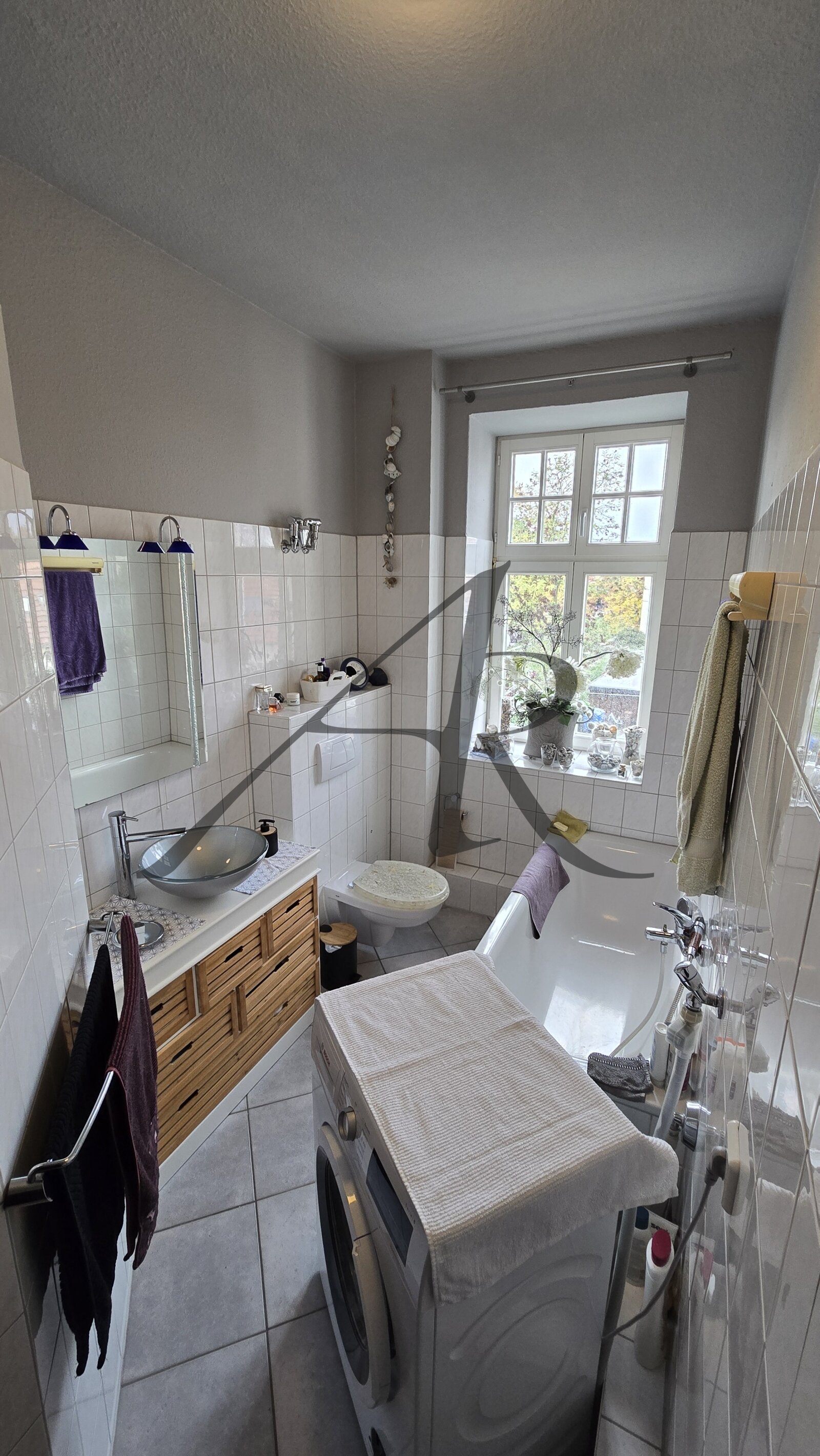 Tageslichtbad mit Badewanne