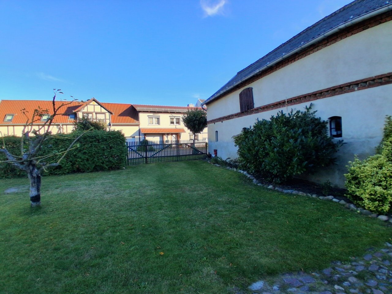 Zwei Einfahrten vorhanden Zwei Einfahrten vorhanden