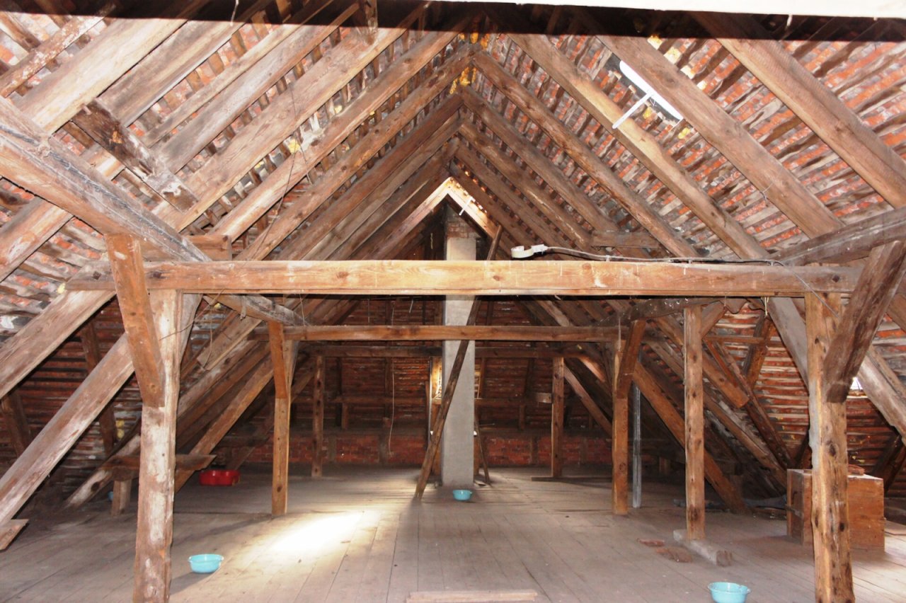 Dachboden, linke Seite