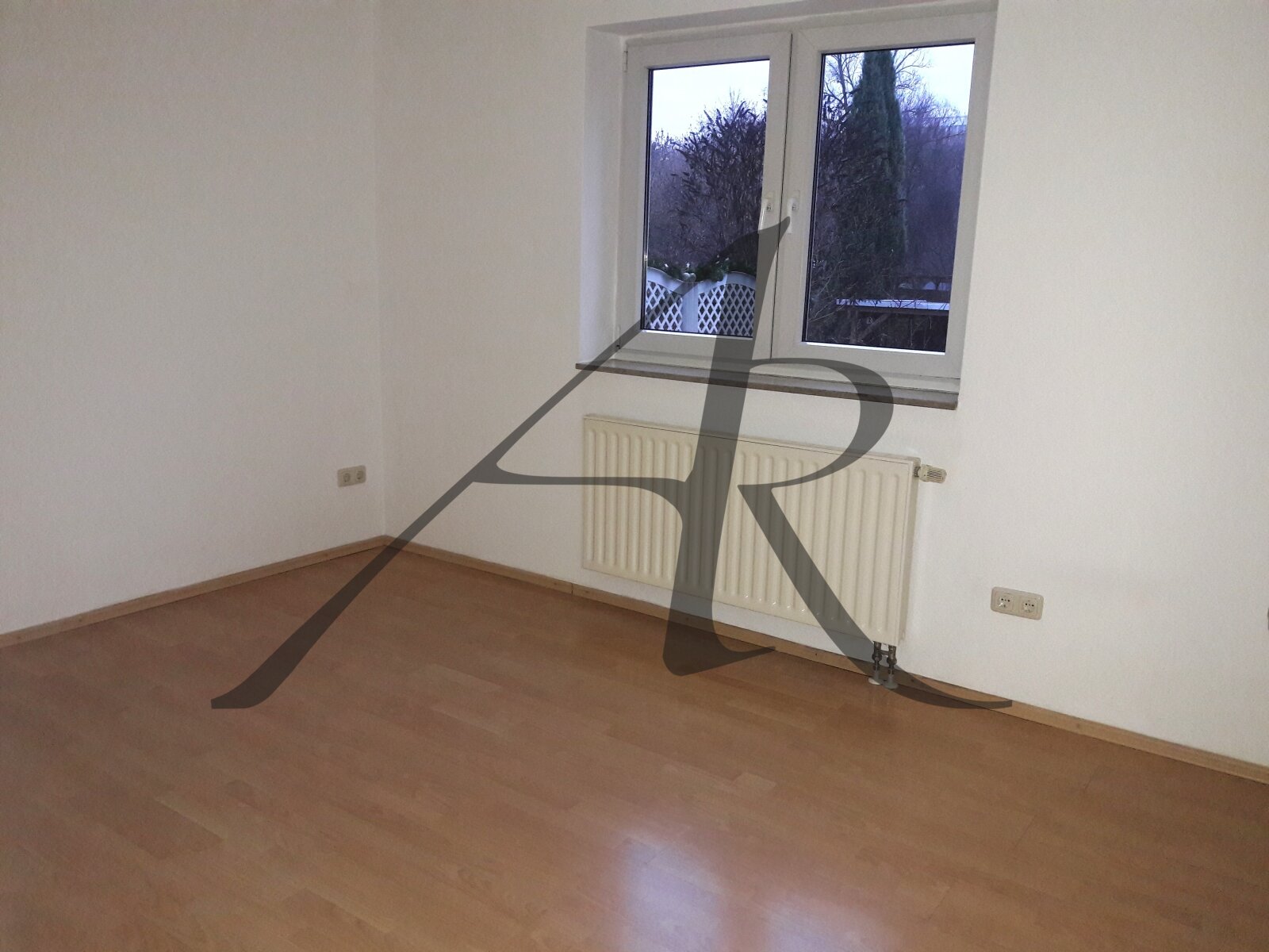 Stendal: kleine 2-Zimmer-Wohnung mit Balkon und Einbauküche im Villenviertel 