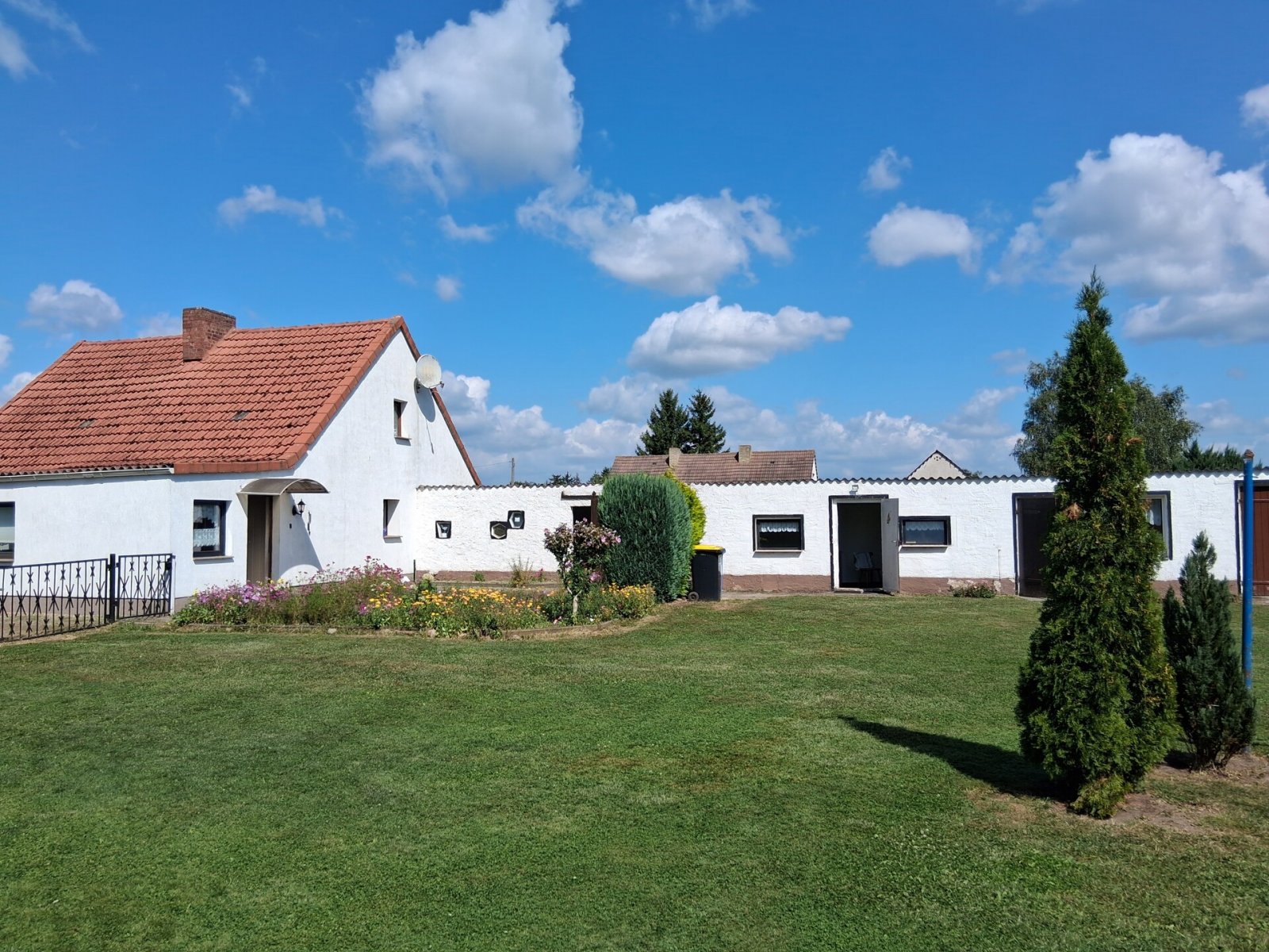 Einfamilienhaus mit Nebengelass