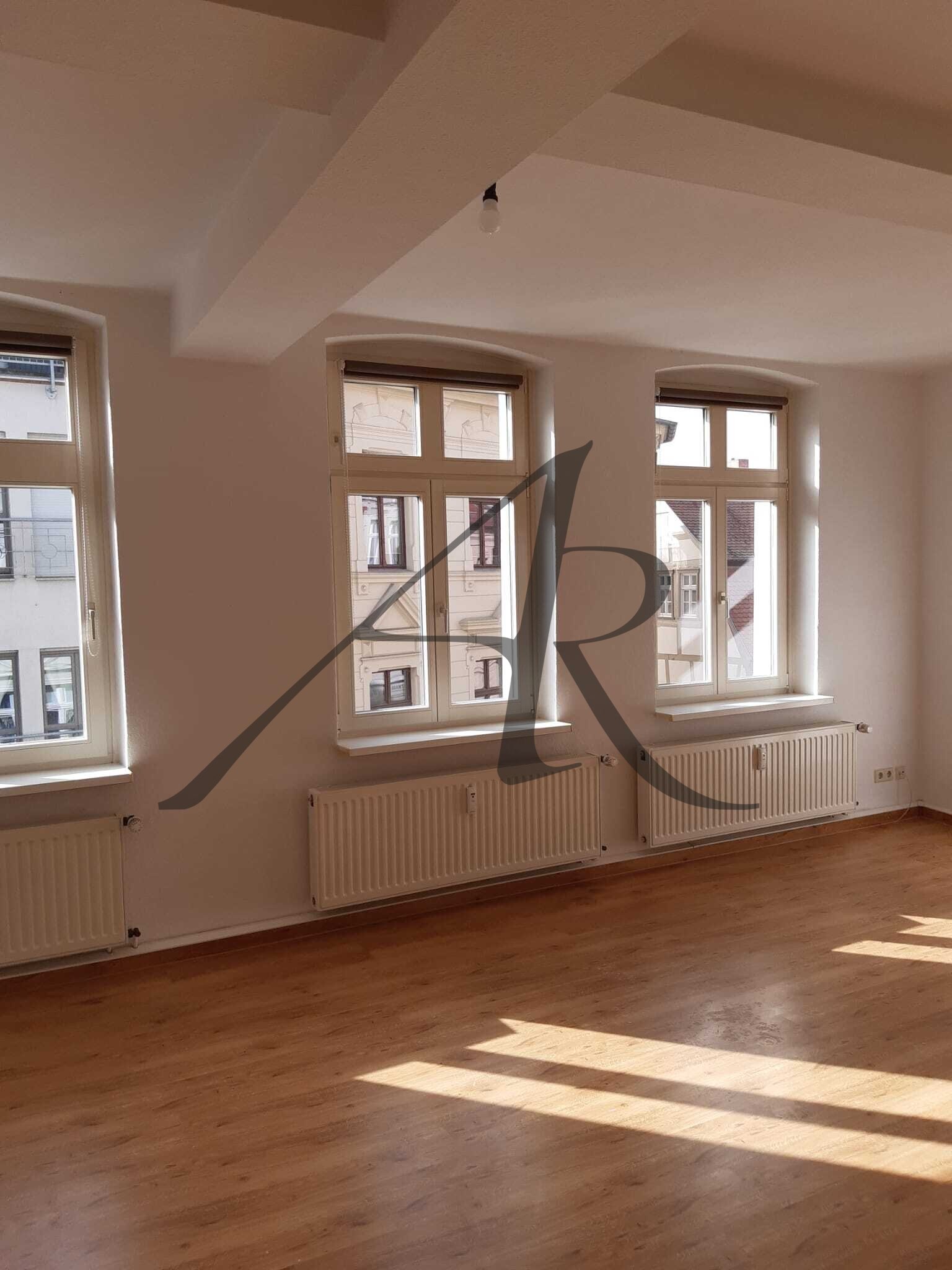 schicke 2-Zimmer-Wohnung mit Einbauküche und Stellplatz 