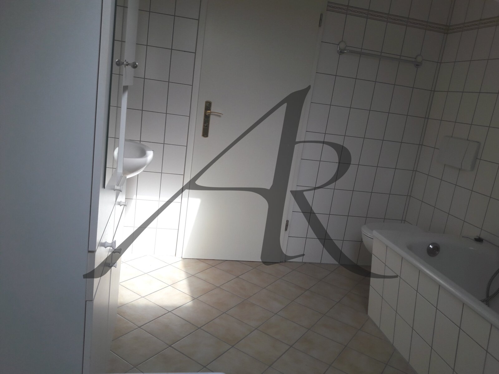 Tageslichtbad mit Badewanne