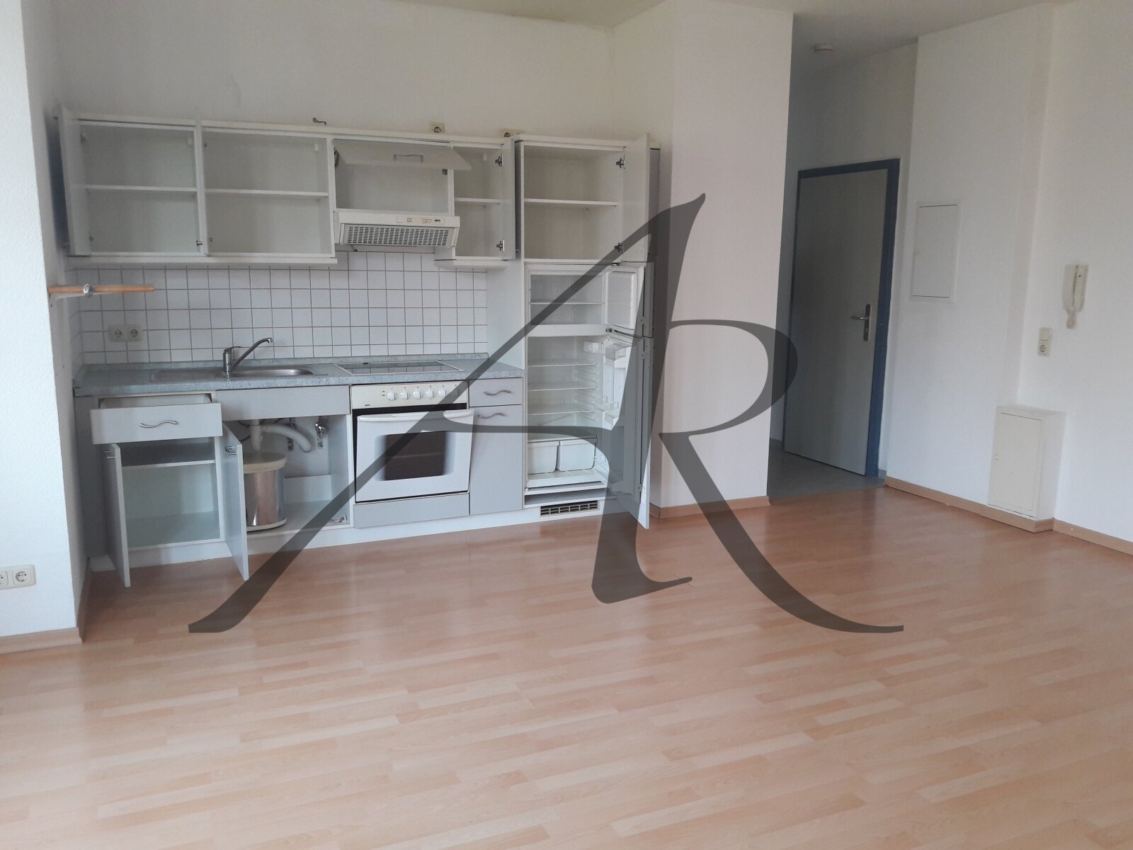 Wohnzimmer/Küche mit Einbauküche