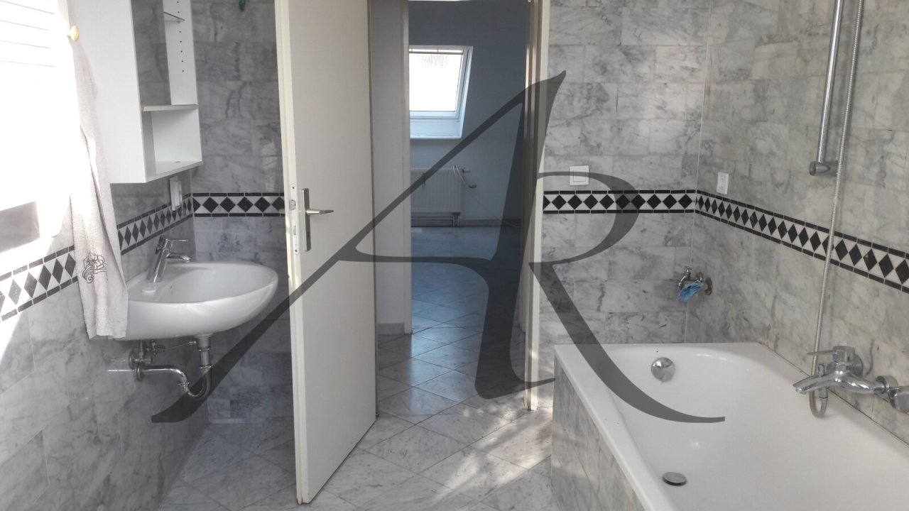 Tageslichtbad mit Badewanne Tageslichtbad mit Badewanne