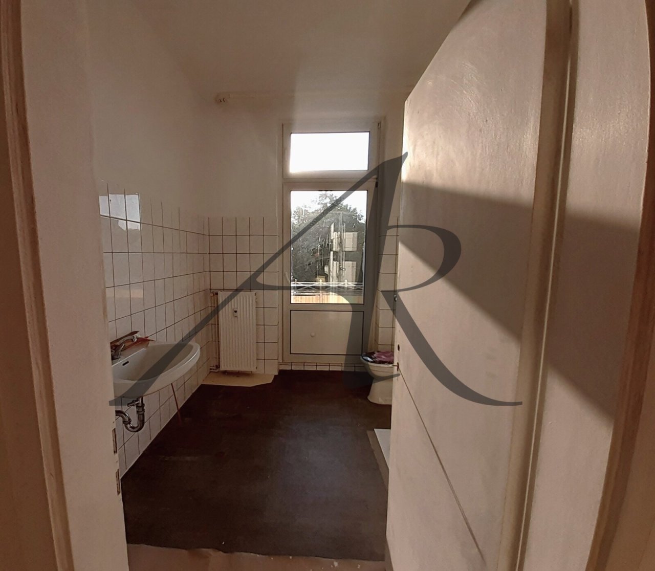 Bad mit Dusche und Balkonzugang Bad mit Dusche und Balkonzugang