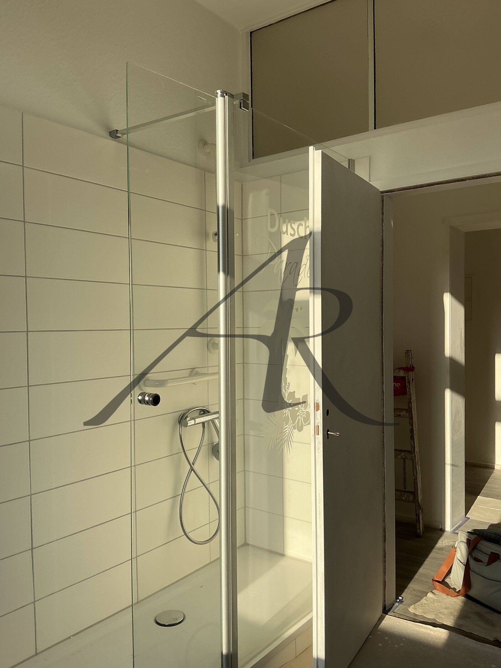 Bad mit Dusche und Balkonzugang Bad mit Dusche und Balkonzugang