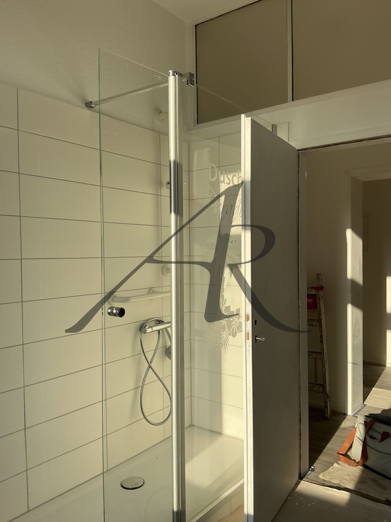 Bad mit Dusche und Balkonzugang Bad mit Dusche und Balkonzugang