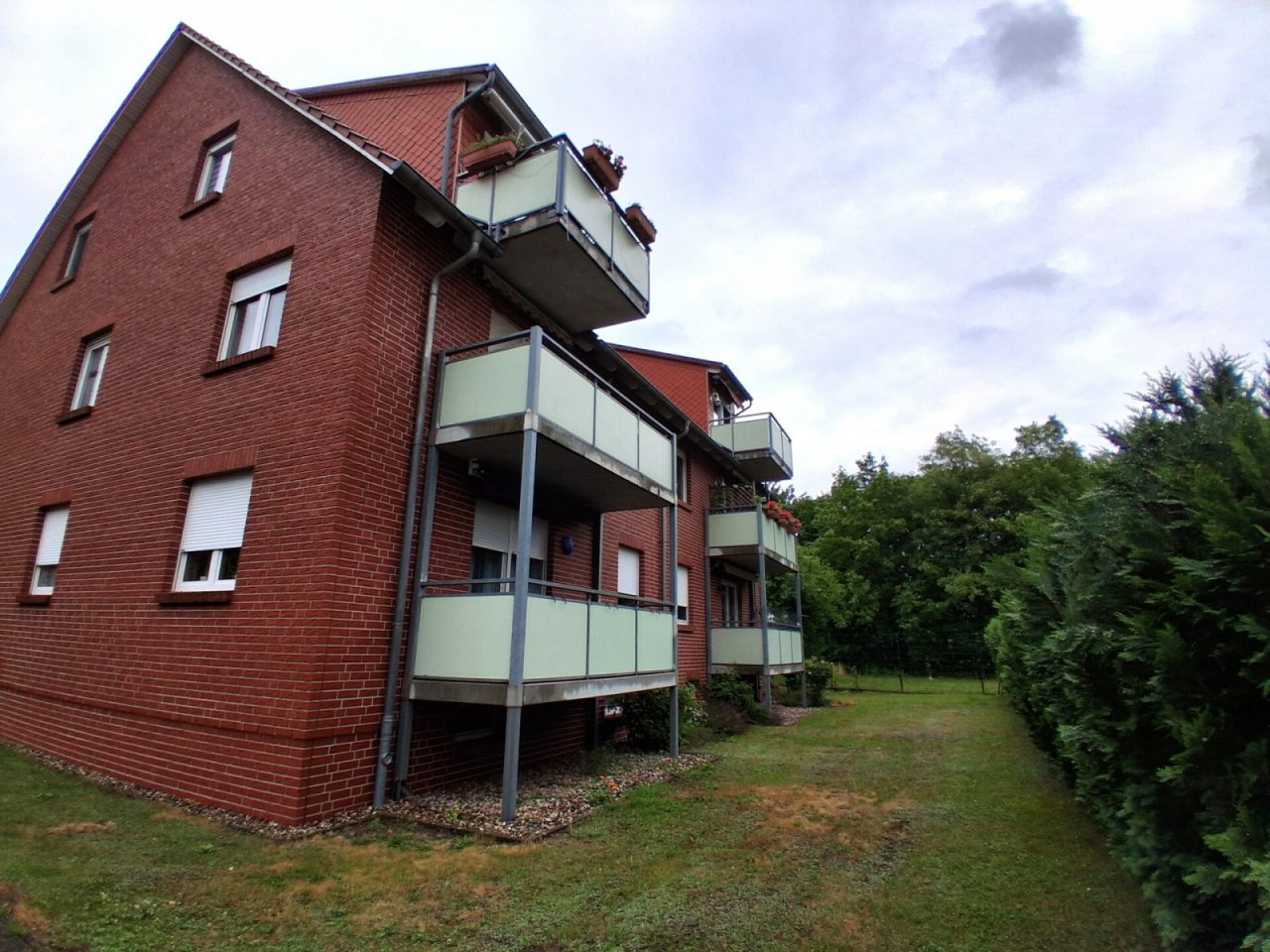 Hausansicht Balkone