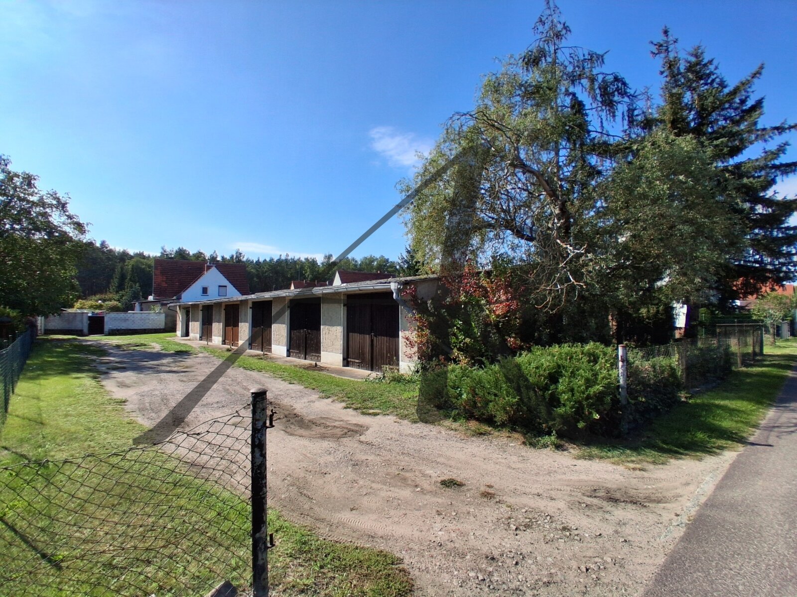 Schönhausen (Elbe): Garage zu vermieten - Siedlung, umzäunt und verschlossen 