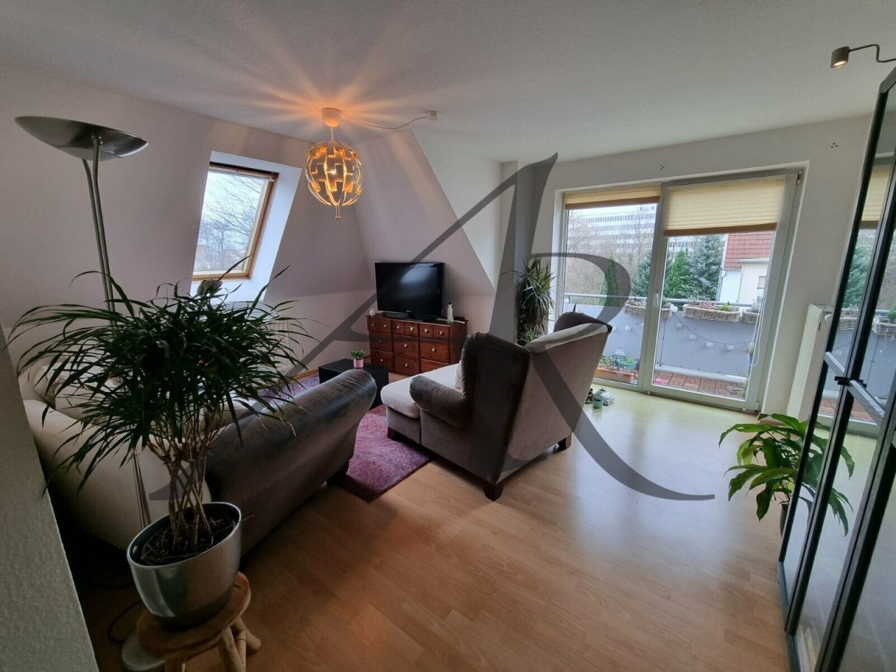 Wohnzimmer mit Balkon
