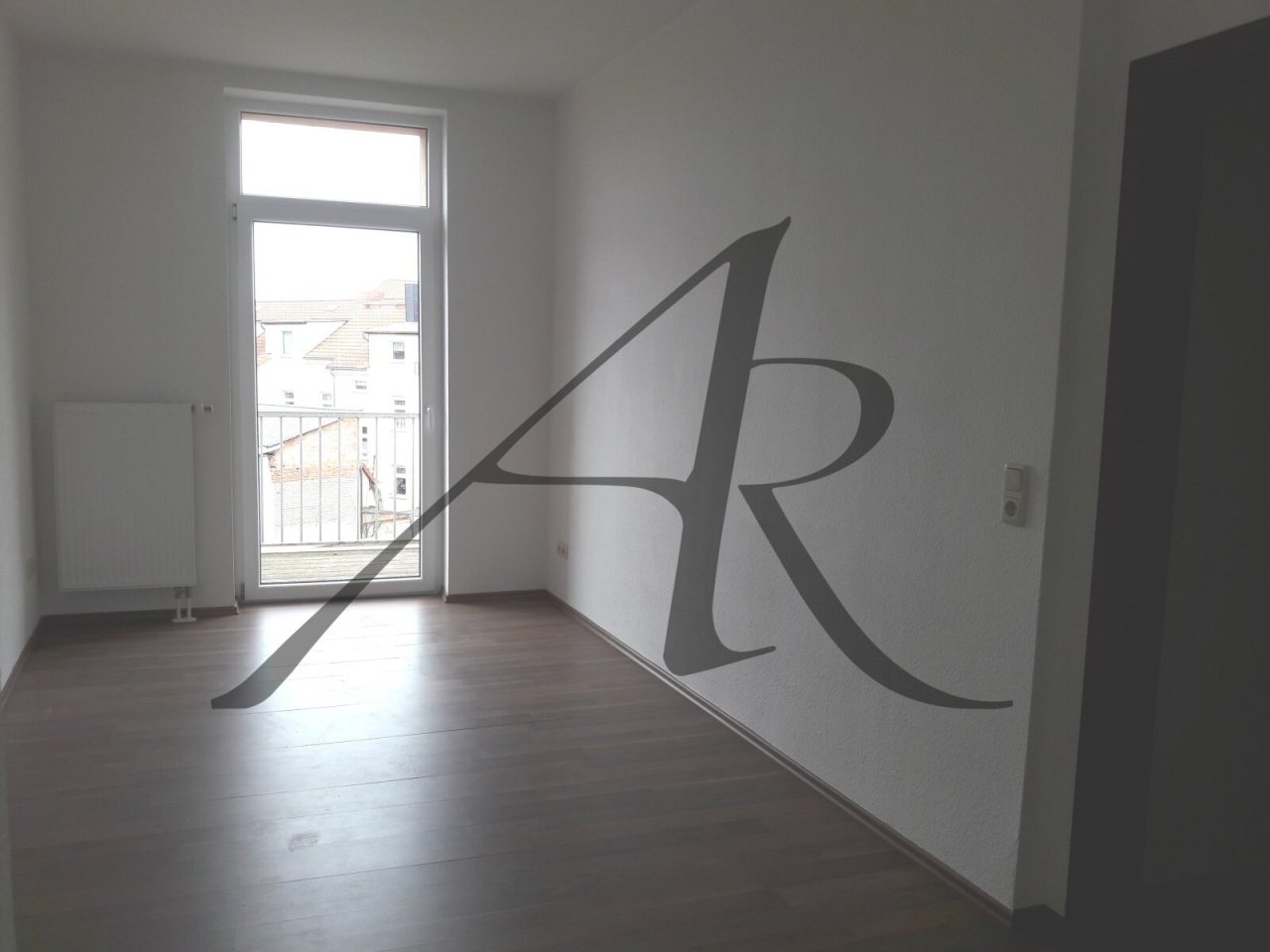 Wohnzimmer mit Balkon