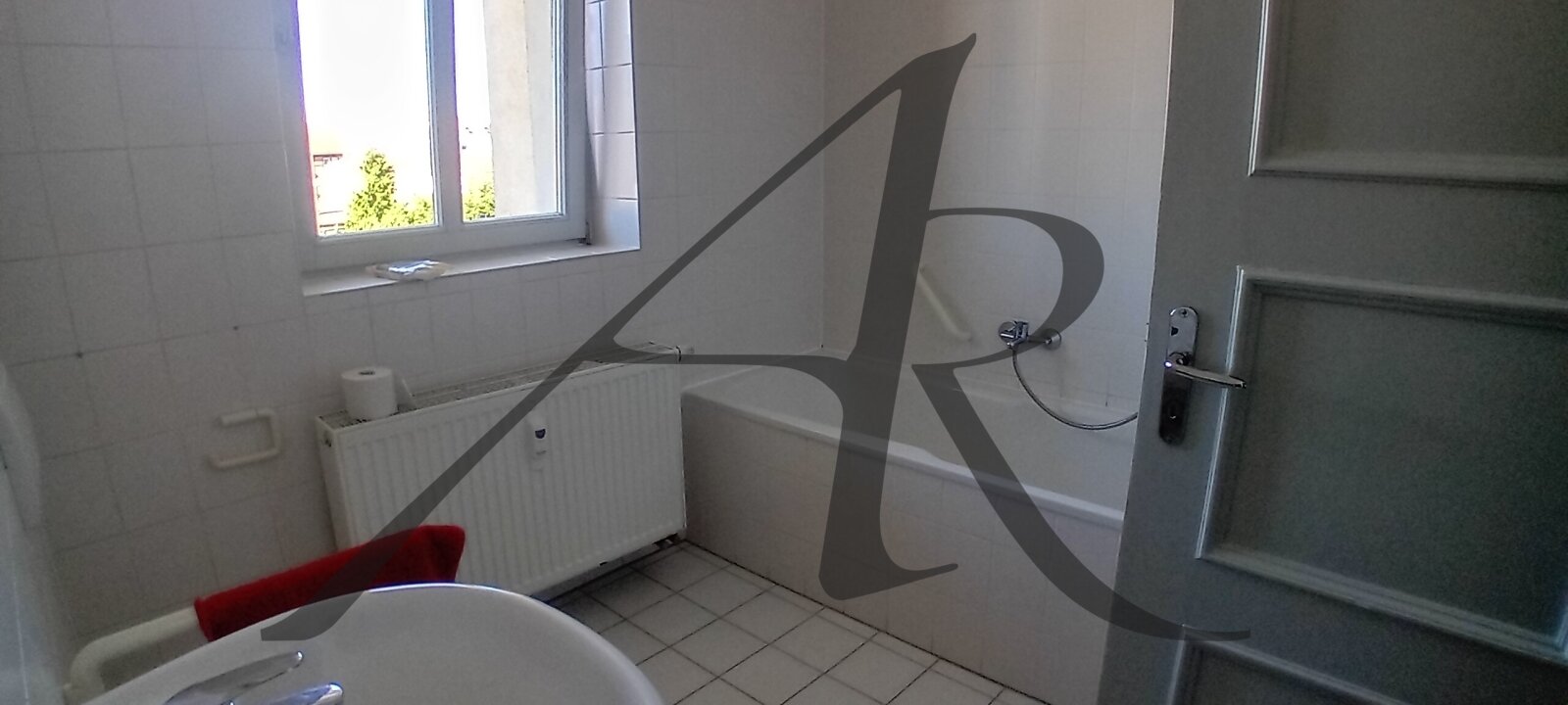 Tageslichtbad mit Badewanne