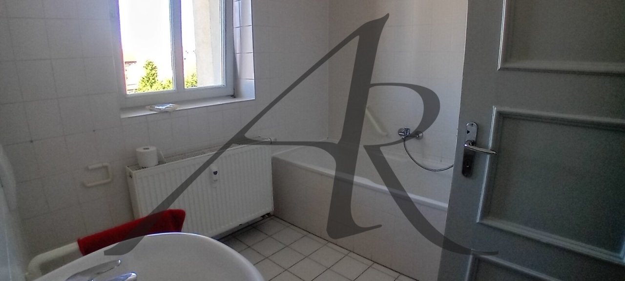 Tageslichtbad mit Badewanne