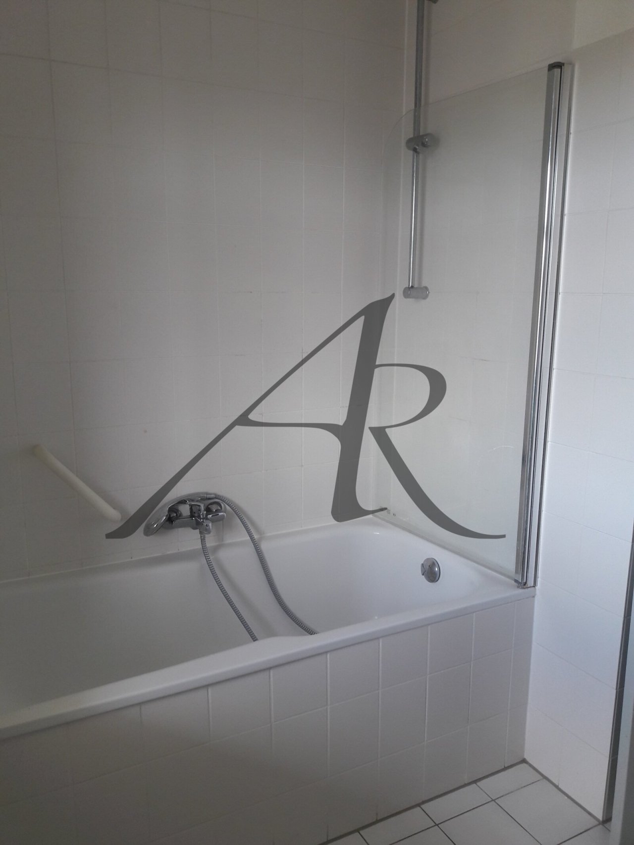 Tageslichtbad mit Badewanne