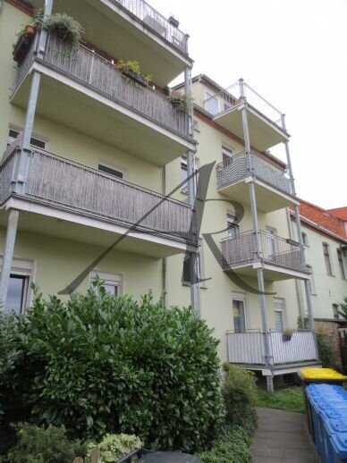 Gepflegter Hof mit Balkonen Gepflegter Hof mit Balkonen