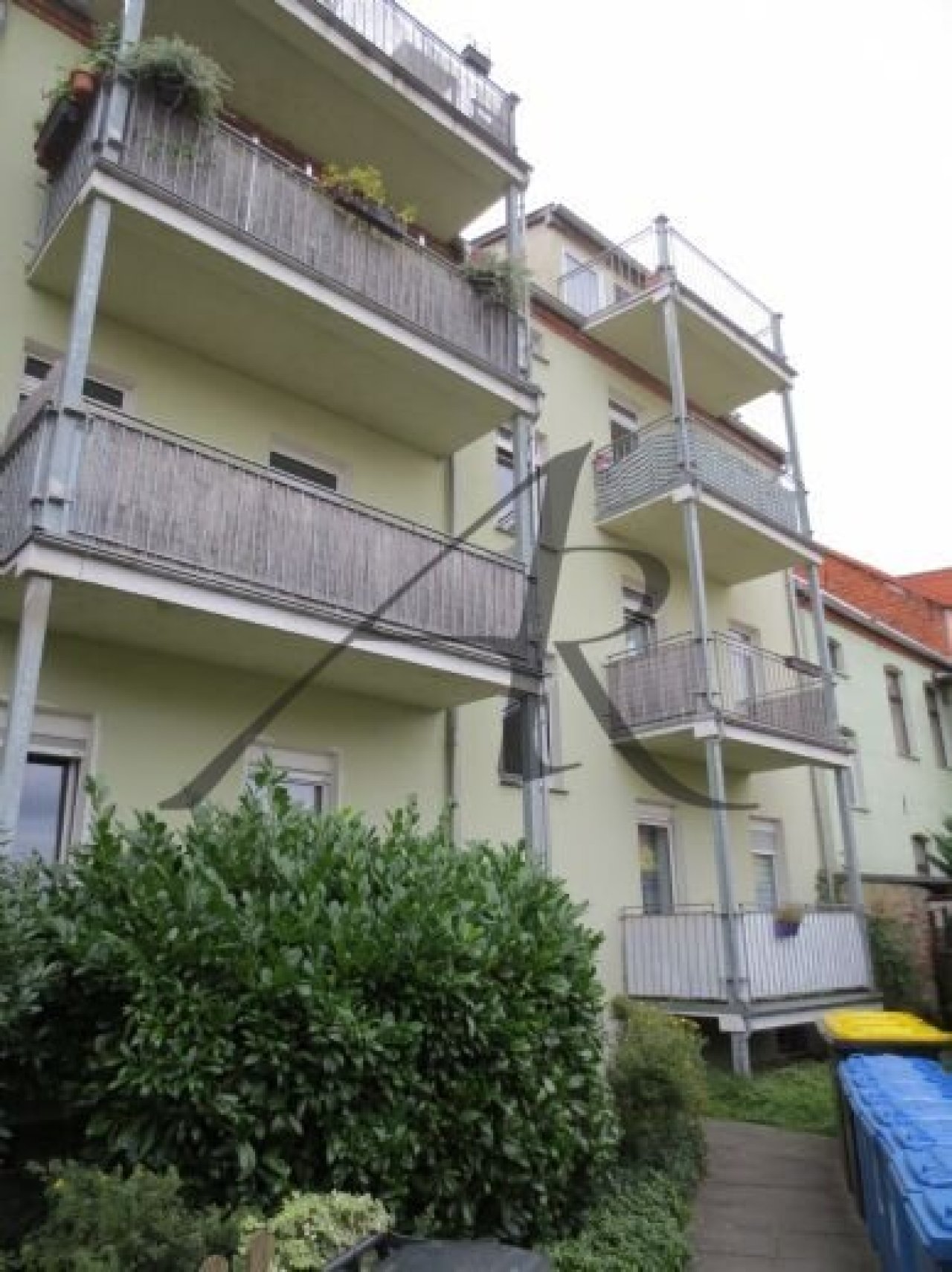 Gepflegter Hof mit Balkonen Gepflegter Hof mit Balkonen
