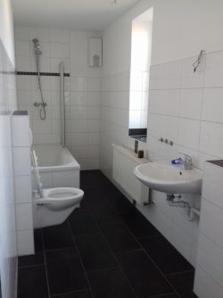 Tageslichtbad mit Badewanne Tageslichtbad mit Badewanne