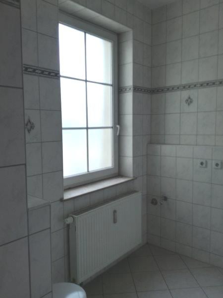 Bad Wanne, Dusche und Fenster Bad Wanne, Dusche und Fenster