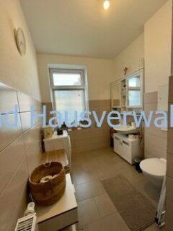 Bad mit Dusche und Fenster Bad mit Dusche und Fenster