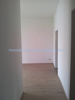 Flur mit Blick ins Wohnzimmer Flur mit Blick ins Wohnzimmer