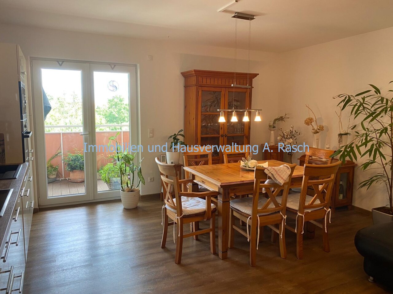 Wohnzimmer/Küche mit Balkonzugang Wohnzimmer/Küche mit Balkonzugang
