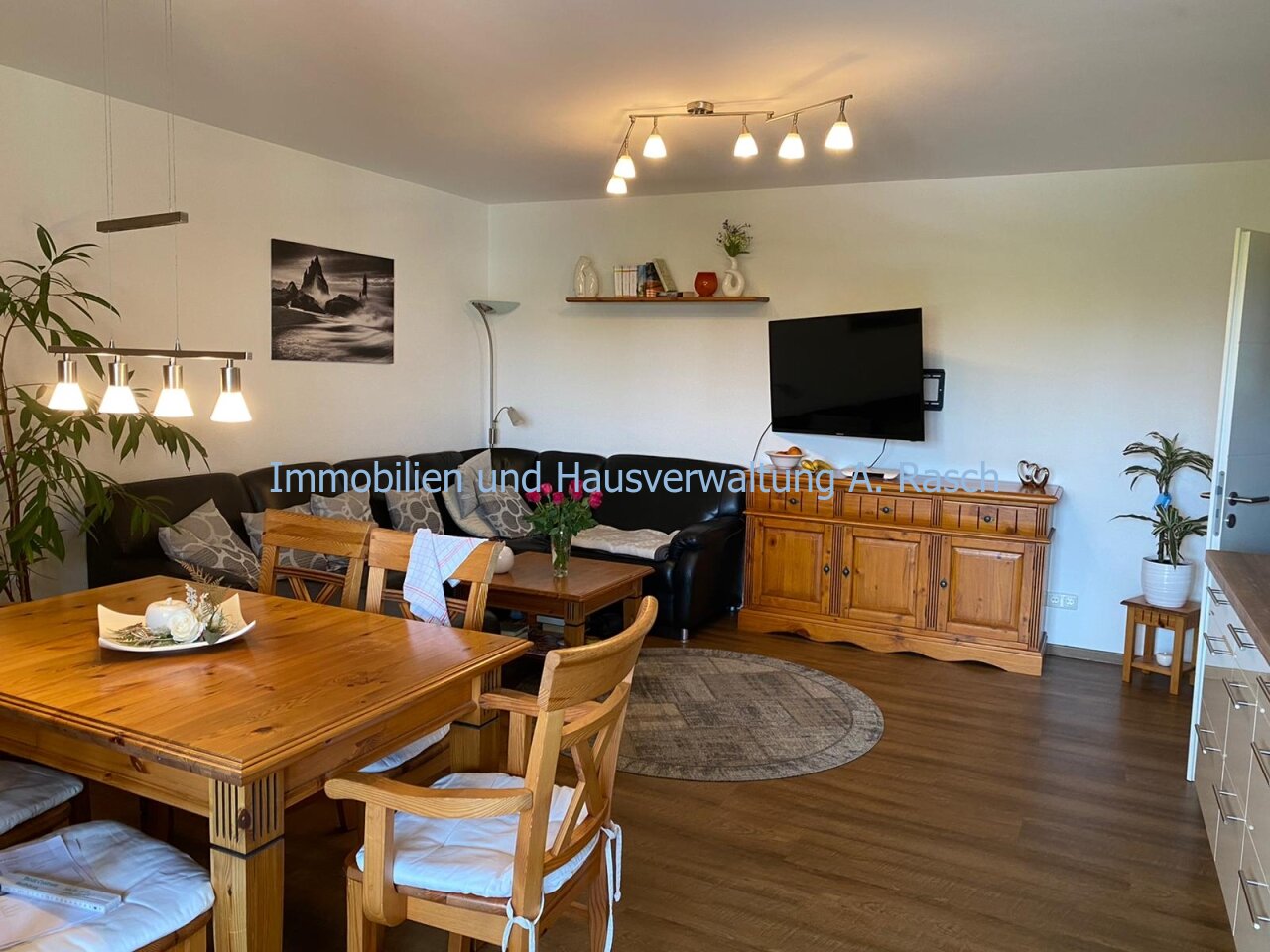 Wohnzimmer/Küche mit Balkonzugang Wohnzimmer/Küche mit Balkonzugang
