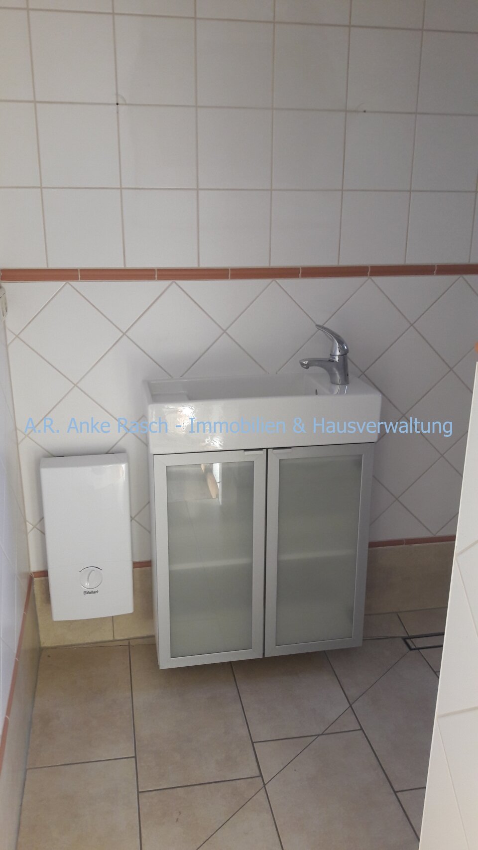  Bad mit Fenster und Dusche