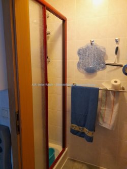 Bad mit Fenster und Dusche Bad mit Fenster und Dusche