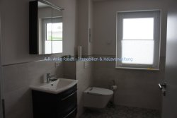 Bad mit Fenster, Wanne und Dusche Bad mit Fenster, Wanne und Dusche
